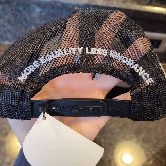 NWT Indianapolis Motor Speedway Officially Licensed MELI trucker hat - Picture 3 of 4